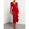Enviado 2026 Sitio independiente transfronterizo europeo y americano wish Vestido simple de color liso con cuello en V y manga larga con volantes