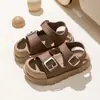 Sandalias para Niña 2025 Nuevo Verano Antideslizantes Suela Suave Niña Niños Medianos y Grandes Velcro Zapatos para Niños Pequeños Sandalias de Playa para Bebé