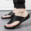 Chanclas de verano para hombre EVA ultraligeras antideslizantes cómodas impermeables sandalias moda exterior versátiles pantuflas zapatos de playa
