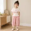 Nuevo lindo conjunto de dos piezas para bebés y niños pequeños, cómodo y práctico, camiseta de manga corta de dibujos animados y conjunto de pantalones antimosquitos para niñas