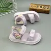 Sandalias Nuevas de Estilo para Niñas, Zapatos Deportivos Ligeros de Punta Abierta para la Playa, Zapatos Infantiles con Luces de Dibujos Animados para 2026 Verano para Estudiantes Jóvenes