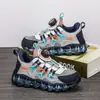Tênis esportivos para meninos, novos modelos de primavera e outono, tênis casuais para meninos de tamanho médio a grande com botão giratório, tênis de corrida infantis atacado.