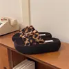Sandalias tejidas de suela gruesa para mujer, nuevas de moda de verano 2026, chanclas de playa de punta abierta para uso en exteriores