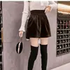 Pantalones cortos de terciopelo negro para mujer, nueva colección otoño/invierno 2026, de cintura alta, línea A, pierna ancha, perfectos para usar con botas