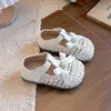 Zapatos Nuevos de Malla Tejida Transpirables para Niñas Primavera/Verano 2026, Zapatos de Perlas y Moños para Niñas Pequeñas, Zapatos de Piel, Sandalias Caladas
