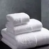 Toalla de baño blanca 100% algodón de 16 hilos satén platino calidad hotel, extra grande y gruesa, algodón puro, venta al por mayor para salones de belleza y casas de huéspedes