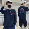 Camiseta de Manga Longa 100% Algodão para Meninos, Outono Infantil Solta com Gola Redonda, Top Fresco e Estiloso para Meninos Mais Velhos