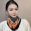 Bufanda Cuadrada Cálida de Nuevo Estilo 2025 con Hebilla Magnética, Bufanda Triangular de Seda, Bufanda de Algodón para Mujer, Bufanda Elegante para el Cuello para Primavera, Otoño e Invierno, Versátil y Elegante