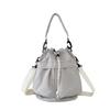 Bolso bandolera de hombro de moda 2023 nuevo estilo coreano moderno casual bolso de cubo de gran capacidad nailon portátil con cordón