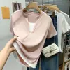 Nueva camiseta básica casual de verano, fina, holgada, de punto con cuello en V, imitación de dos piezas, manga corta para mujer, top versátil