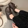 Sapatos femininos de couro com cadarço estilo britânico com aumento interno de altura, novo modelo outono 2026, sapatos versáteis de cano baixo com sola grossa para pessoas baixinhas