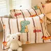 Un par de fundas de almohada de terciopelo de leche engrosadas para otoño e invierno, adecuadas para uso doméstico; fundas de almohada de forro polar de coral, almohadillas para adultos y fundas de almohada (se vende individualmente)
