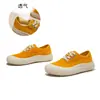 Tênis brancos de couro bovino de primeira camada 2026 outono sapatos casuais para mulheres, sapatos baixos de solado único, sapatos femininos, tênis de treino alemães, tênis esportivos femininos da moda