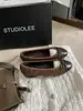 Encontre Estoque de Fábrica Online! Sapatos Clássicos Estilo Commuter com Bico Redondo Pequeno, Laço e Sola Rasteira Inspirada na Chanel, Mesmo Modelo da Mãe da Grape