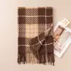 Bufanda gruesa de cuadros para otoño e invierno para niñas, calentador de cuello de invierno para parejas y estudiantes, elegante y cálido para ir al trabajo, chal con flecos estilo coreano