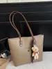 Bolsa Pequena de Moda Nicho para Axila Verão 2026 Nova Tendência Simples para o Dia a Dia Bolsa de Ombro Grande Capacidade Bolsa Tote Estilosa