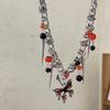 Collar de la serie Mariposa Sanguinaria, de industria pesada, con cadena de costura de circonita roja perlada, cadena de clavícula de lujo ligera y de nicho de alta calidad que combina con todo.
