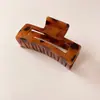 Pinza para el pelo cuadrada mate sencilla para cabello grueso en la nuca, pinza de tiburón grande en forma de cruz para mujer