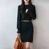 Vestido de malha feminina puro lã gola redonda, novo para outono/inverno 26, vestido base de manga longa espesso de sete agulhas com fenda lateral