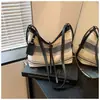 Bolso de hombro a rayas transfronterizo, bolso cruzado de color block moderno y a la moda, versátil para el uso diario casual y para ir al trabajo, bolso de axila 206 nuevo