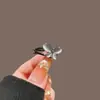 Pinza Lateral Pequeña Ojo de Gato, Pinza de Pato, Pasador de Mariposa, Pinza para el Cabello para Mechones Sueltos, Pinza para Flequillo, Accesorio para el Cabello con un Diseño Ojo de Gato de Alta Gama y Exquisito
