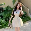Traje Estilo Miu Miu: Vestido de Bolinhas com Mangas Leves e Volumosas, Suave e Elegante, Bonito e Único, Saia Rodada Linha A que Marca a Cintura