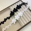 Gargantilla de Encaje Negro y Blanco con Flor de Nicho Cadena de Clavícula de Moda Gargantilla para Mujer