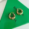 Aretes de Moda con Diseño Retorcido y Enrollado, Chapados en Latón Oro de 18K con Circonia Incrustada, Mismo Estilo Bv Personalizado para Mujeres