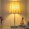Lámpara de Mesita de Noche para Dormitorio Lámpara de Celebridad de Internet Corazón de Niña Lámpara de Mesa Escandinava Retro Decoración de Dormitorio Mini Luz Nocturna Ins para Chicas