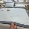 Classe de Verão a Feijão de Gelo Mat 2026 Novo Desenho Animado Mat de Seda Gelada Estilo Lençol Dobrável Dormitório de Estudante Cama de Solteiro
