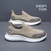 Zapatos casuales para hombre sin cordones para comercio exterior, de malla transpirable, ligeros, con suela suave, para caminar, adecuados para que los papás conduzcan