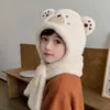 Conjunto de chapéu e cachecol de urso para crianças, chapéu de pelúcia bordado quente para outono e inverno, fofo e espesso para estudantes, com proteção para as orelhas