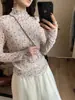 Camiseta de encaje estilo coreano de manga larga para mujer, con cuello alto, estampado floral, diseño simple de malla tejida, efecto adelgazante y silueta ajustada, perfecta como capa interior o top