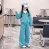 Conjunto Informal de Otoño para Niñas 2026 Nuevo Estilo Coreano Moda Ropa Infantil Primavera y Otoño Cárdigan Pantalones de Pierna Ancha Conjunto de Dos Piezas Tendencia