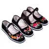Zapatos de algodón hechos a mano estilo primavera y otoño con suela multicapa, bordados, estilo étnico retro colorido, cierre de hebilla para mujer, suela engrosada