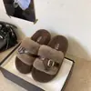 Nuevas zapatillas peludas de suela gruesa para mujer 2026, diseño de hebilla de cinturón con estampado de leopardo de moda, adecuadas para usar en exteriores en otoño e invierno