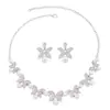 Conjunto de joias de borboleta cravejado de diamantes e pérolas falsas prateadas para vestido de noiva e de noite, incluindo acessórios de colar e brincos