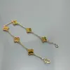 Pulsera Vanjia de Mini Flor de Seis Hojas y Trébol de Cuatro Hojas para Mujer, Versión Alta, Completamente Diamantada, Pulsera de Verano, Nicho de Gama Alta, Ins