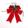 Colgante decorativo para árbol de Navidad con agujas de pino, bayas rojas, cinta de terciopelo, lazo a cuadros y adorno colgante de lazo decorativo