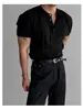 Camiseta de Manga Corta de Punto con Cuello Henry Ajustada para Hombre, Nuevo Estilo Verano 2025, Camiseta Versátil Madura para Negocios Casual