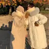 Abrigo de invierno largo de algodón para mujer con cuello grande de pelo y capucha, por encima de la rodilla, corte holgado, adelgazante, engrosado, cálido, con botones de cuerno, moderno