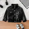 Jaqueta de couro preta para meninos, de fronteira, com gola alta e bolsos duplos, peça externa em couro PU, roupa infantil moderna e estilosa para outono/inverno, fornecimento direto da fábrica