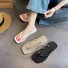 Chinelos de bico quadrado para mulheres, sapatos de verão para viagens ao ar livre, com sola macia, antiderrapantes, sandálias douradas para uso externo na praia
