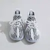 Sapatos de Coco Masculinos em Estoque Atacado Tamanho Grande Mesmo Estilo Masculino e Feminino Tênis Esportivo Fly-Knit Popular de Verão Respirável Casual Sapatos de Casal