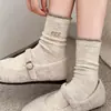 Calcetines Bordados de Estilo Japonés Nuevos para Otoño e Invierno para Mujer, Calcetines de Lana Suave y Cálidos de Borde Enrollado a Media Pantorrilla, Calcetines Largos Versátiles de Nicho de Moda