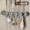 Baño, inodoro, almacenamiento de cocina, soporte para mopa de varias filas, sin taladro, extraíble, gancho de succión por vacío, venta al por mayor del fabricante