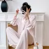2026 Novo Pijama Feminino Primavera e Outono Seda Gelada Manga Longa Tamanho Grande Conjunto Verão Cor Sólida High-End Calça Wide Leg Roupa de Casa