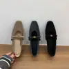 Zapatos Individuales de Peluche Estilo Canalé con Aumento de Altura Interior para Mujer, Otoño e Invierno 2025, Adecuados para Faldas, Zapatos Mary Jane de Alta Gama, Zapatos Peludos