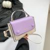 Textura de costuras en color contrastante, bolso bandolera pequeño fresco de estilo extranjero, para mujer, nuevo de primavera 2024, bolso cuadrado pequeño, mujer coreana