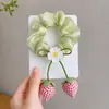 Scrunchie Fofo com Pingente de Morango para Crianças, Elástico de Cabelo de Malha Organza Doce para Meninas, Acessório de Cabelo Versátil